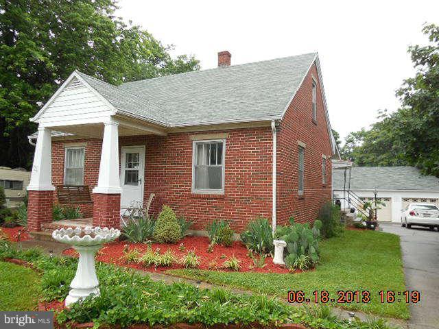 Cute home  BIG lot