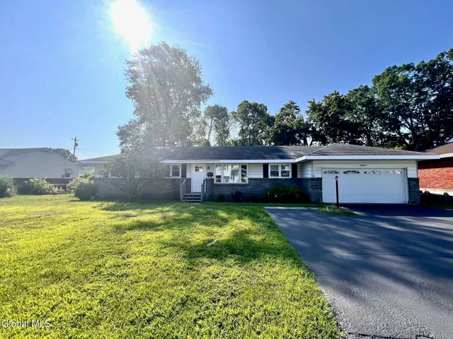 $2,800 | 19 Mordella Road, Colonie, NY 12205