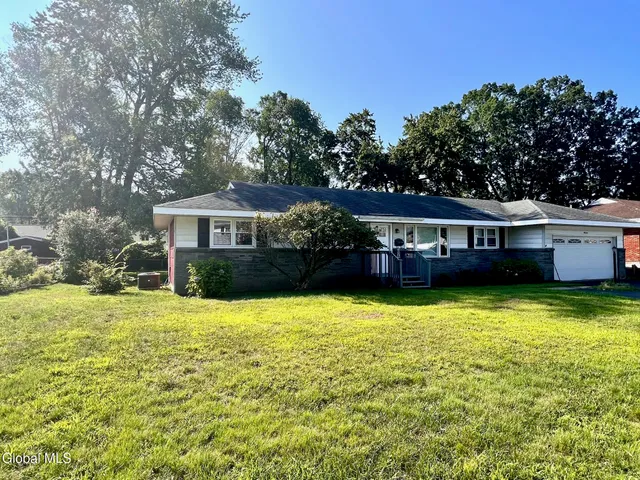 $2,800 | 19 Mordella Road, Colonie, NY 12205