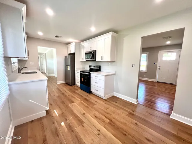 $2,800 | 19 Mordella Road, Colonie, NY 12205