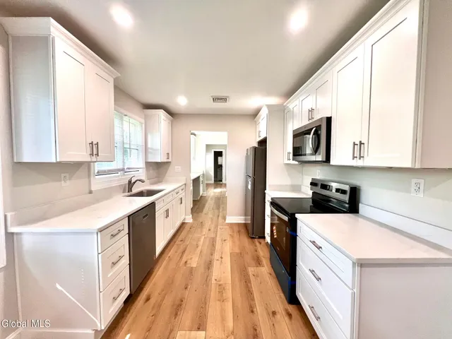 $2,800 | 19 Mordella Road, Colonie, NY 12205