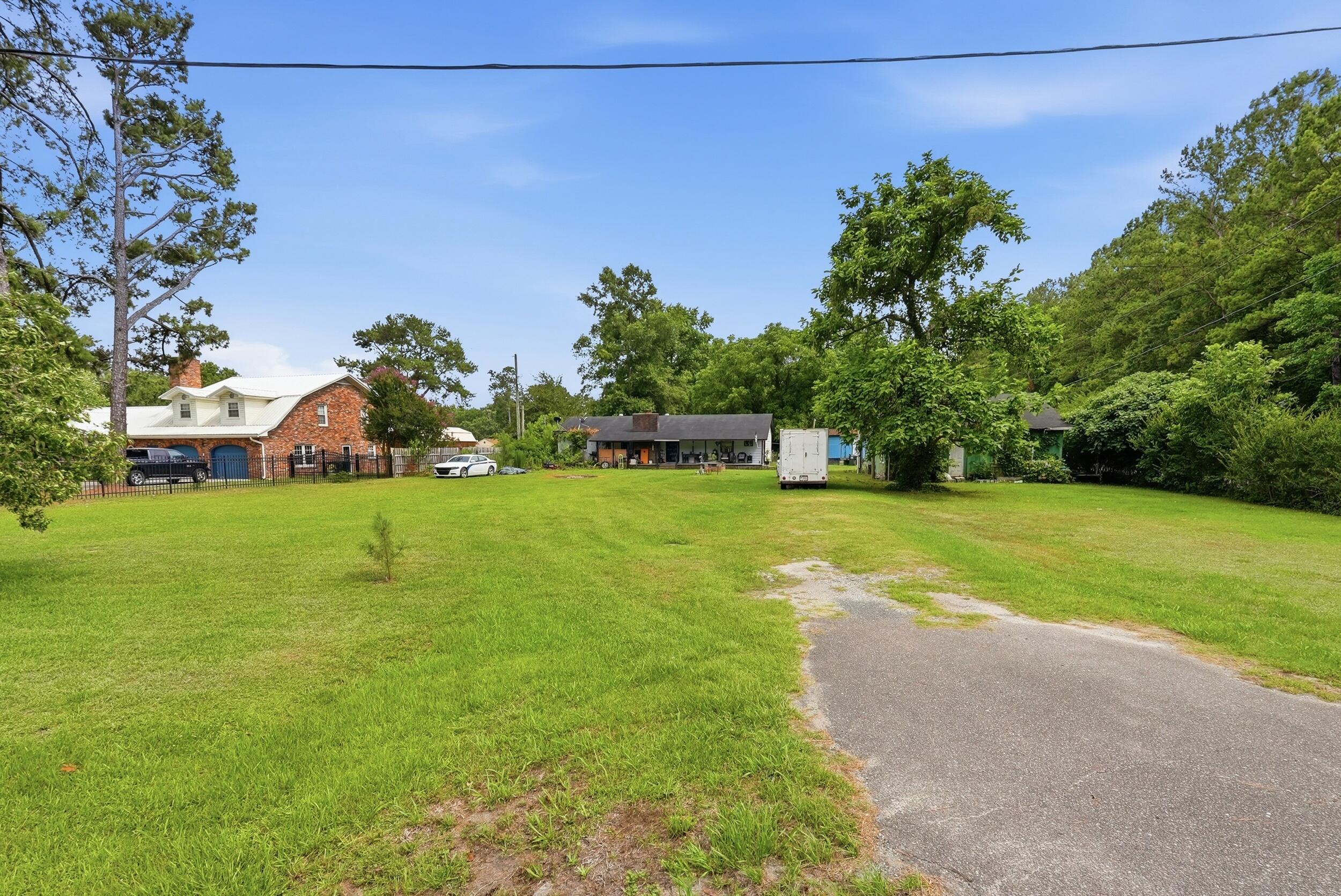 208 Rae Lane Bonneau, SC 29431 - Photo 35 of 37