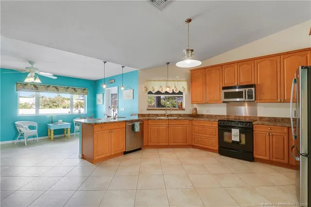 $799,000 | 5439 Southeast Horseshoe Point Road, Stuart, FL 34997