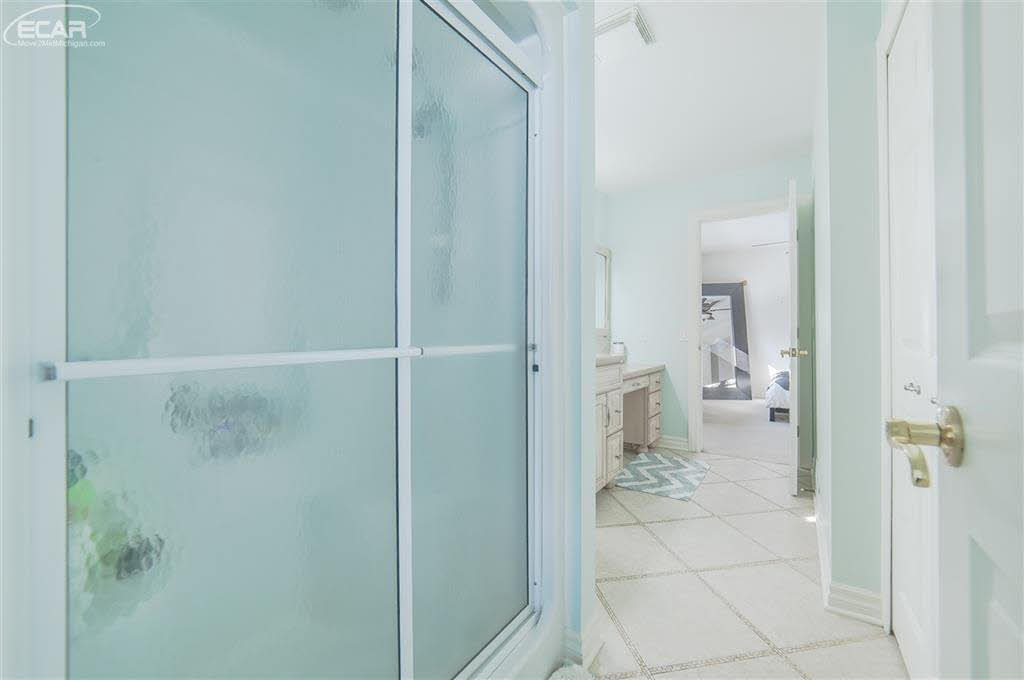 1130 Kings Carriage Road Grand Blanc, MI 48439 - Photo 51 of 92 21404224-50.JPG