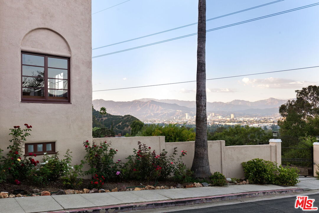 3700 Lowry Road Los Angeles, CA 90027 - Photo 54 of 56 Gallery Image 54