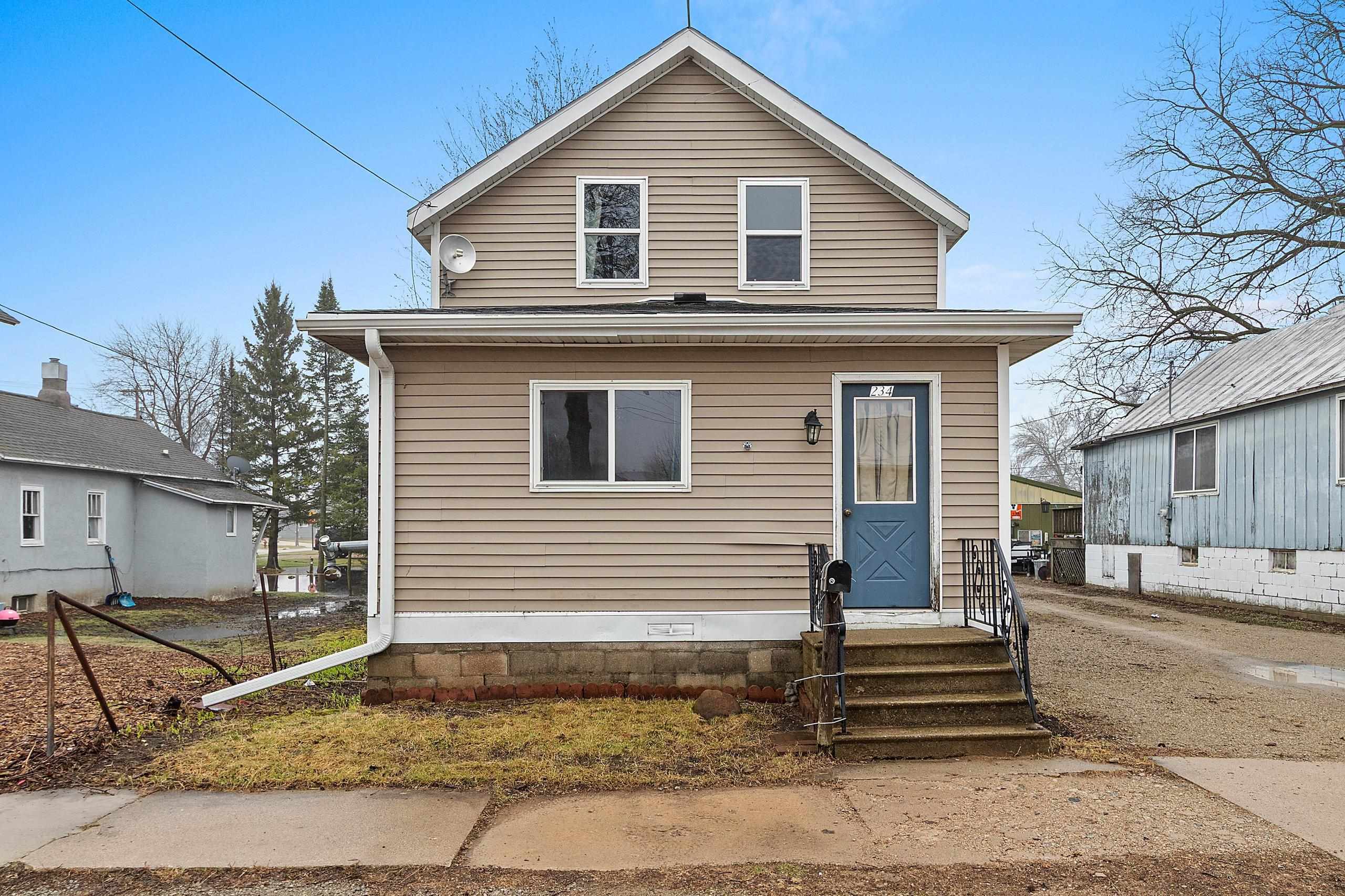 234 Frank Street Oconto, WI 54153 - Photo 2 of 32