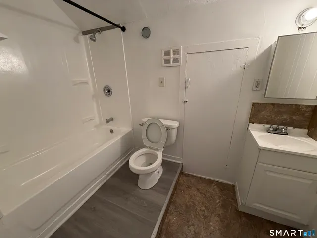 $1,200 | 571 Baldwin Street, Unit 5, Waterbury, CT 06706