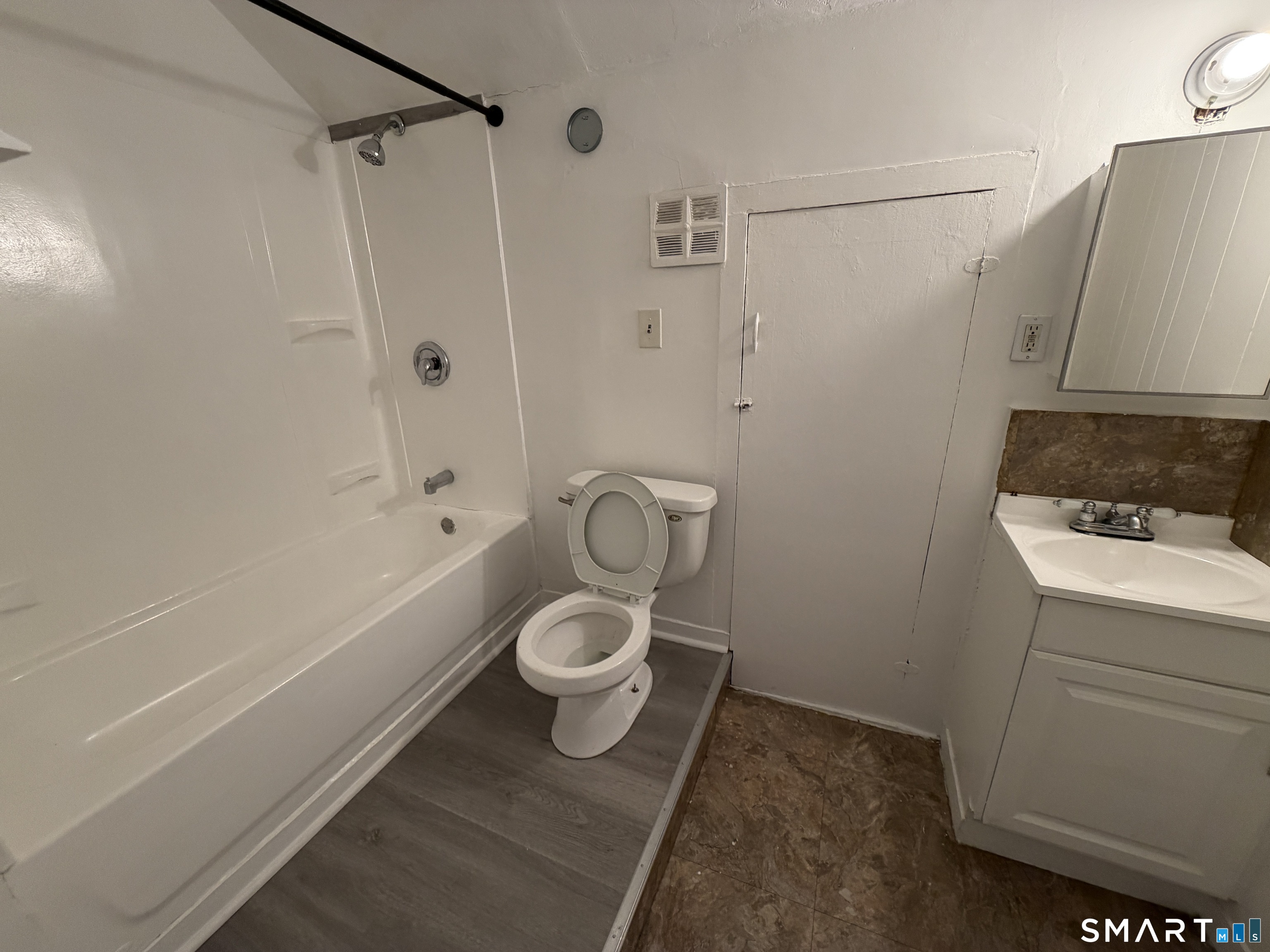 571 Baldwin Street, Unit 5 Waterbury, CT 06706 - Photo 5 of 8