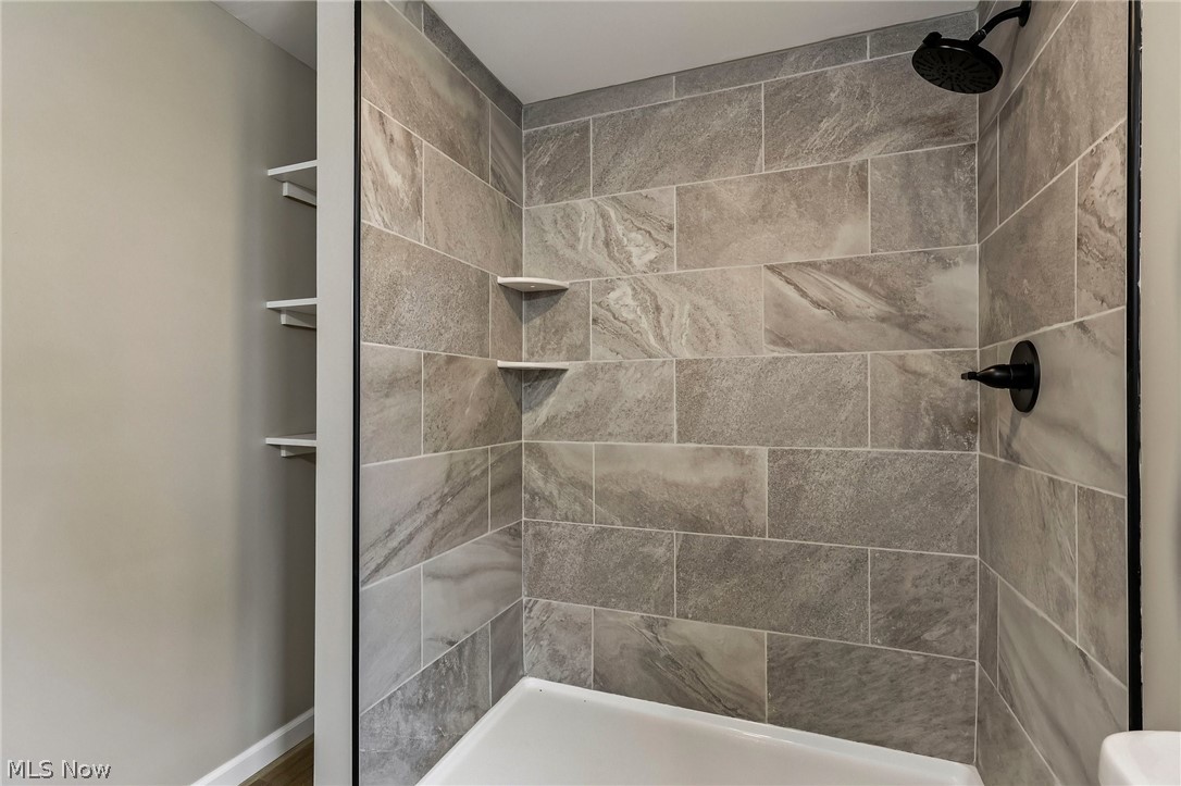 38849 Adkins Road Willoughby, OH 44094 - Photo 16 of 27 Ensuite Tiled Shower