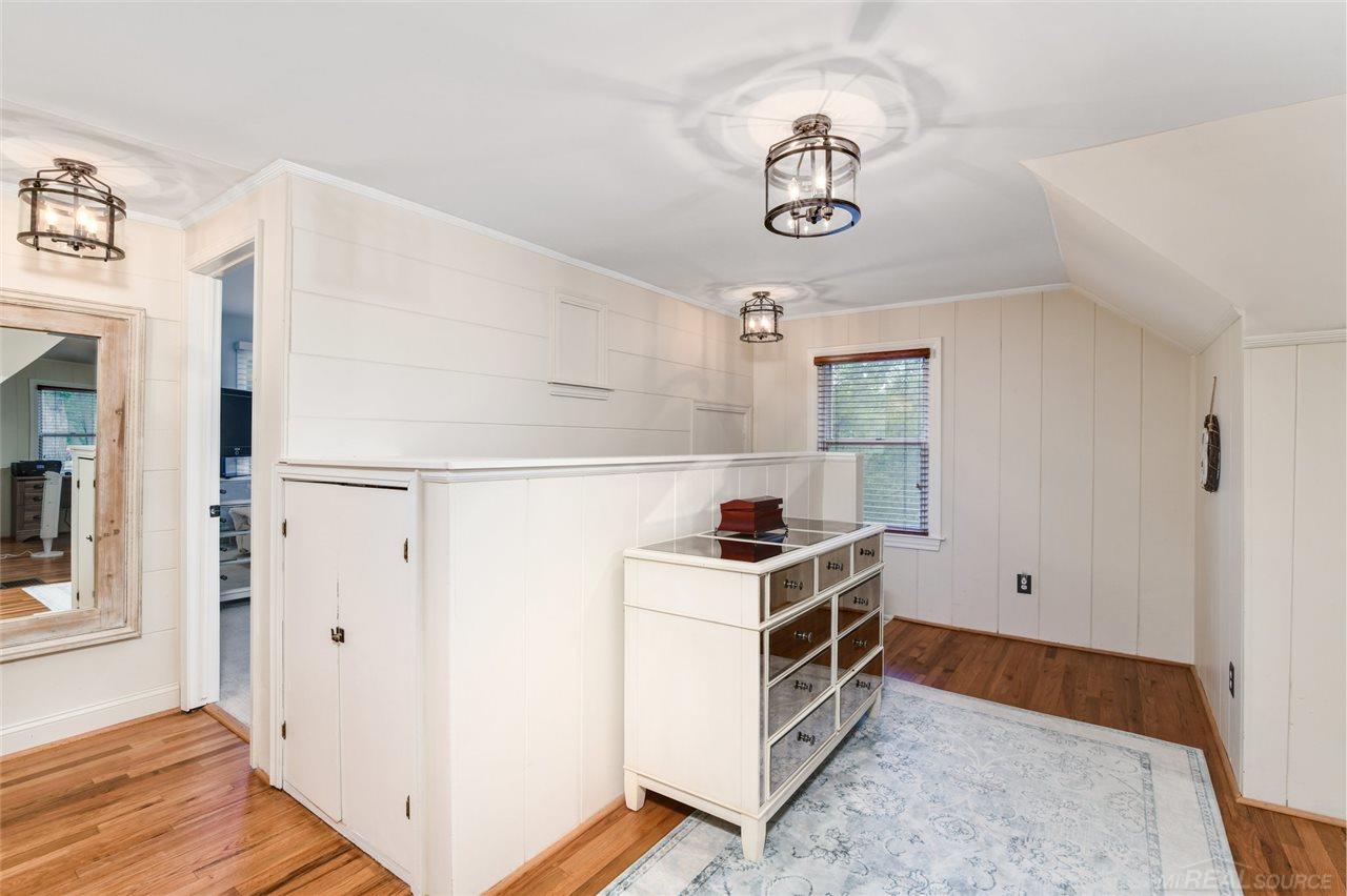 1684 Hawthorne Road Grosse Pointe, MI 48236 - Photo 14 of 29 50017141-13.JPG