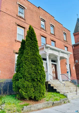 $1,500 | 2062 Main Street, Unit B2, Hartford, CT 06120