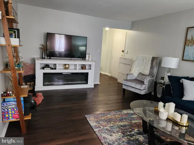 $249,000 | 4000 Gypsy Lane, Unit 231B2, Philadelphia, PA 19129