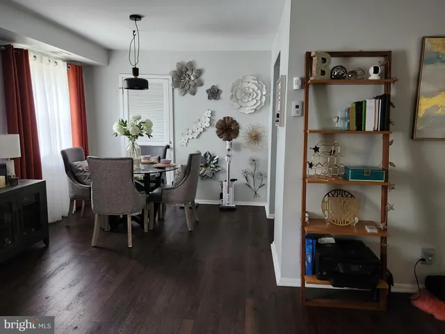 a view of a livingroom with furniture
