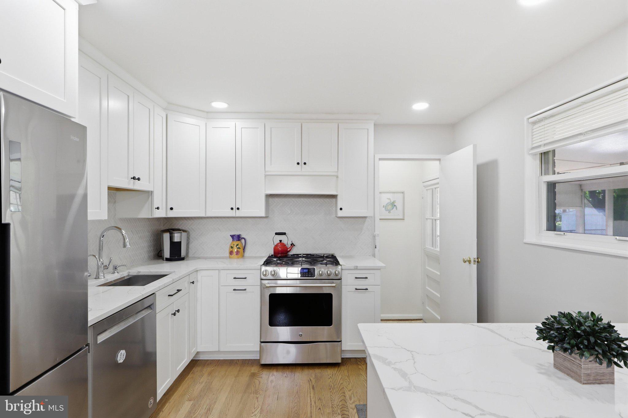 908 Gabel Street Silver Spring, MD 20901 - Photo 10 of 39 Stunning New Gourmet Kitchen