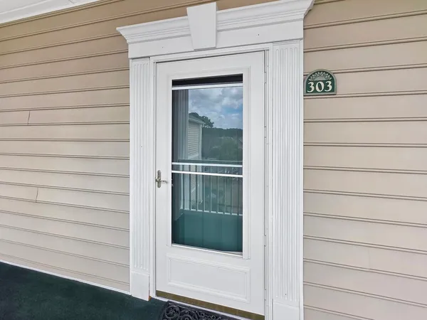 $157,900 | 2030 Cross Gate Boulevard, Unit 303, Surfside Beach, SC 29575