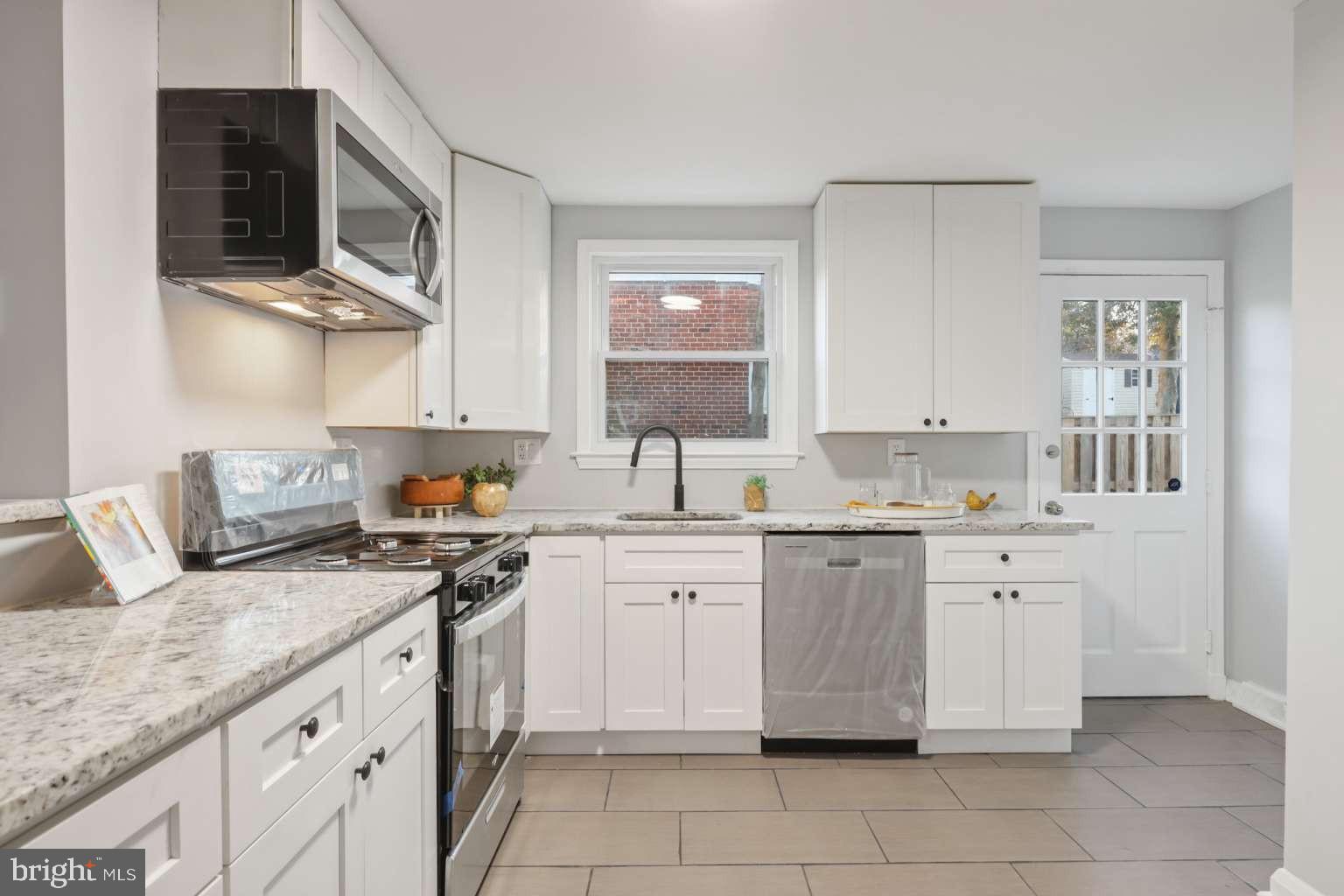 726 Nottingham Road Baltimore, MD 21229 - Photo 8 of 21