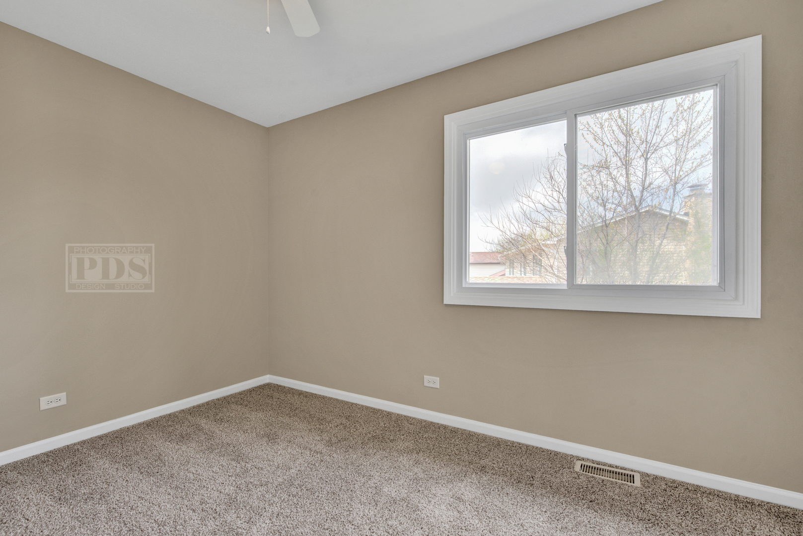 5762 Timberlane Road Matteson, IL 60443 - Photo 16 of 23 an empty room with a window