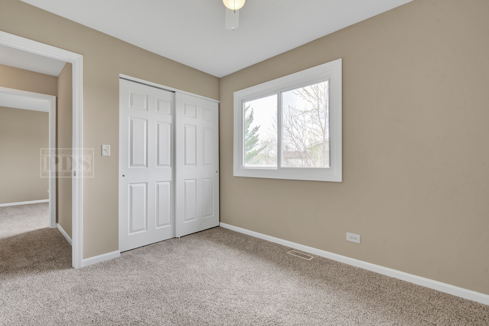 5762 Timberlane Road Matteson, IL 60443 - Photo 18 of 23 an empty room with windows