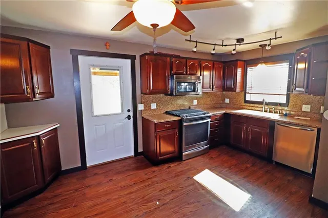 $1,200 | 107 Penn Street, Greensburg, PA 15601