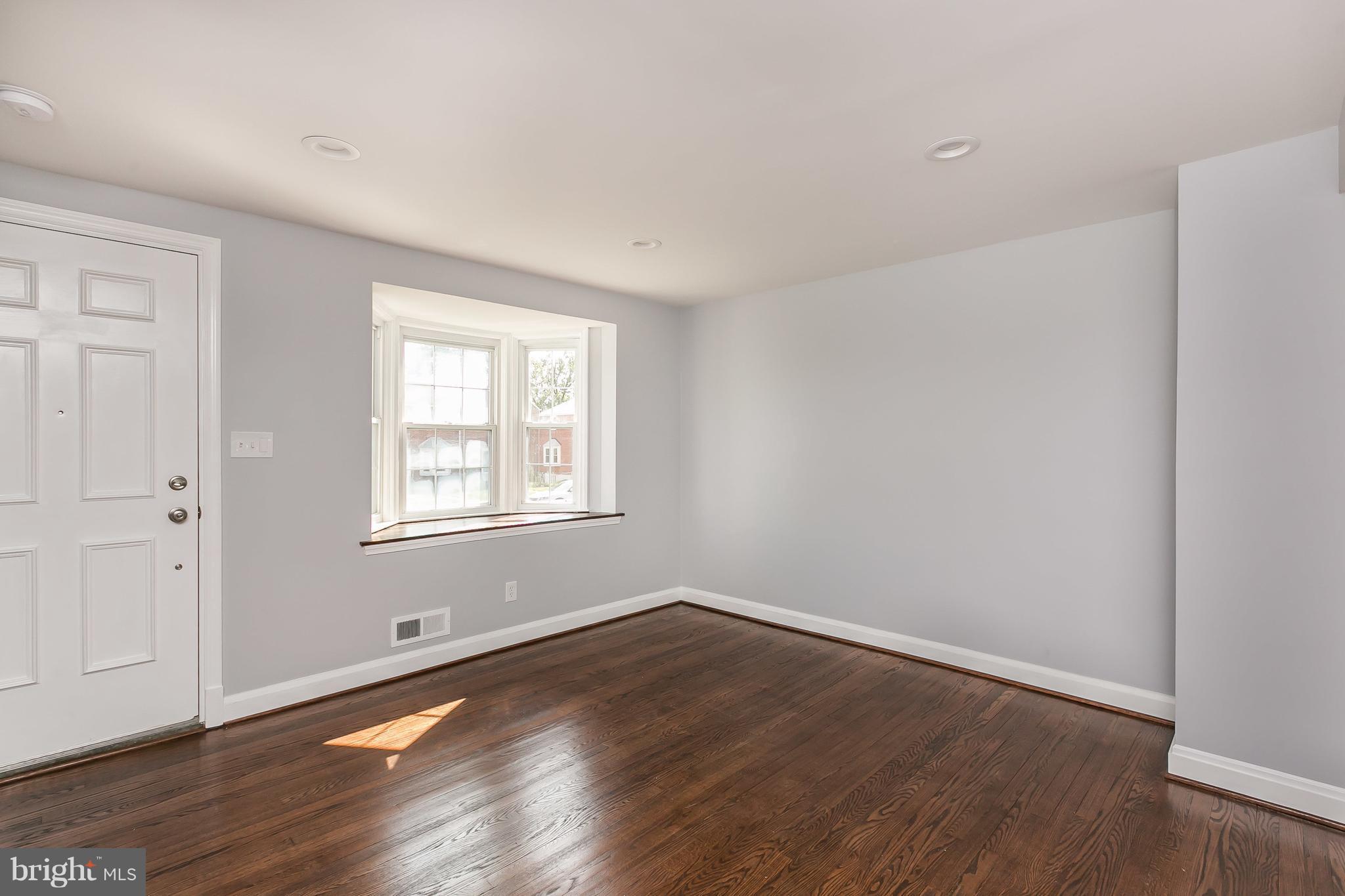 1656 Thetford Road Towson, MD 21286 - Photo 4 of 30 Living Room