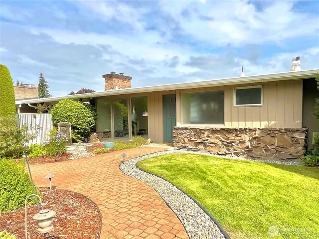 $925,000 | 16020 7th Avenue Southwest, Burien, WA 98166