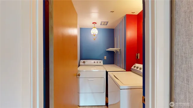 $925,000 | 16020 7th Avenue Southwest, Burien, WA 98166