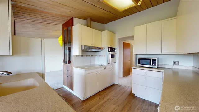 $925,000 | 16020 7th Avenue Southwest, Burien, WA 98166