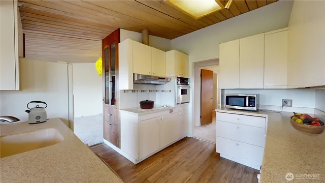 $925,000 | 16020 7th Avenue Southwest, Burien, WA 98166