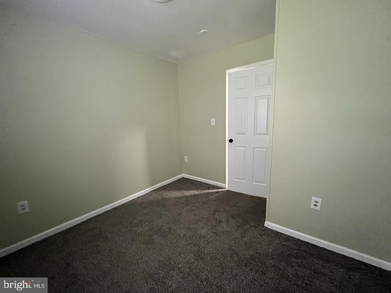 216 Kinsley Road Pemberton, NJ 08068 - Photo 18 of 19 an empty room with an entryway