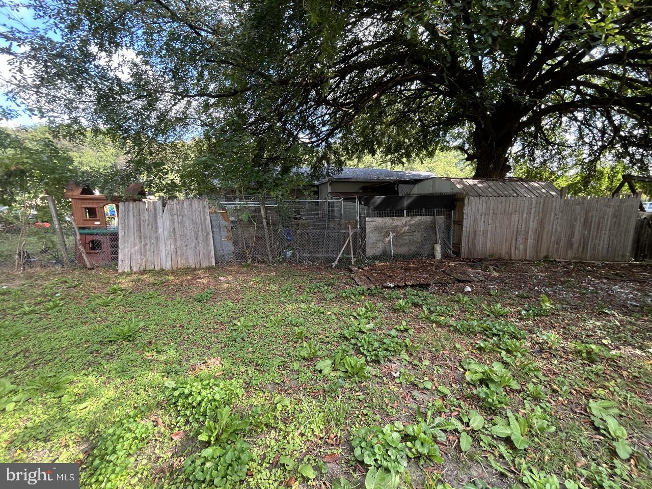 216 Kinsley Road Pemberton, NJ 08068 - Photo 19 of 19 a backyard of a house with lots of green space