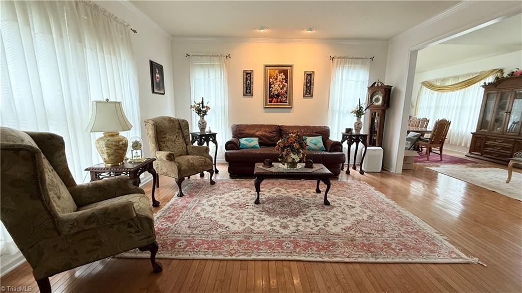 2836 Pickering Road Greensboro, NC 27407 - Photo 33 of 44 Living room - hardwood floors