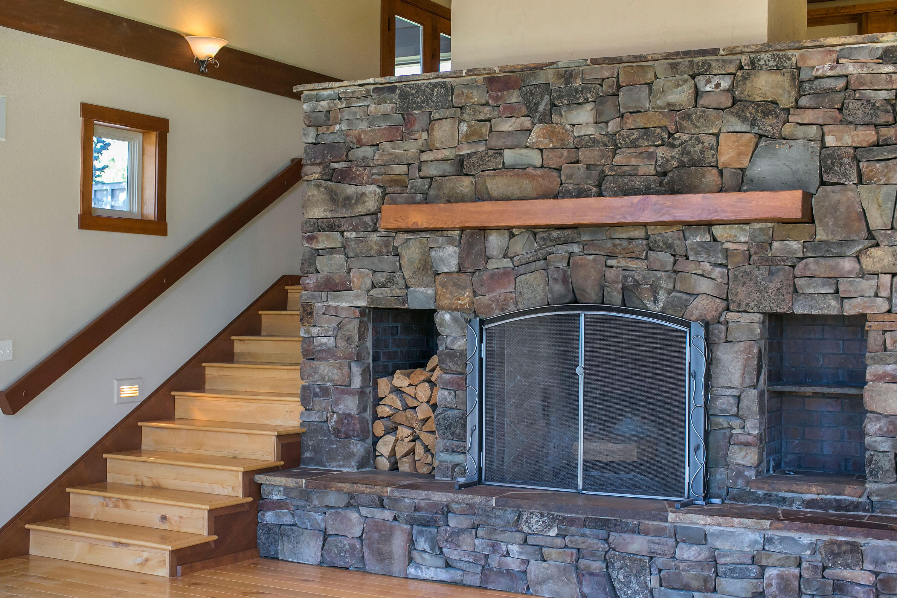 19460 Dayton Road Bend, OR 97703 - Photo 5 of 34 a view of entryway