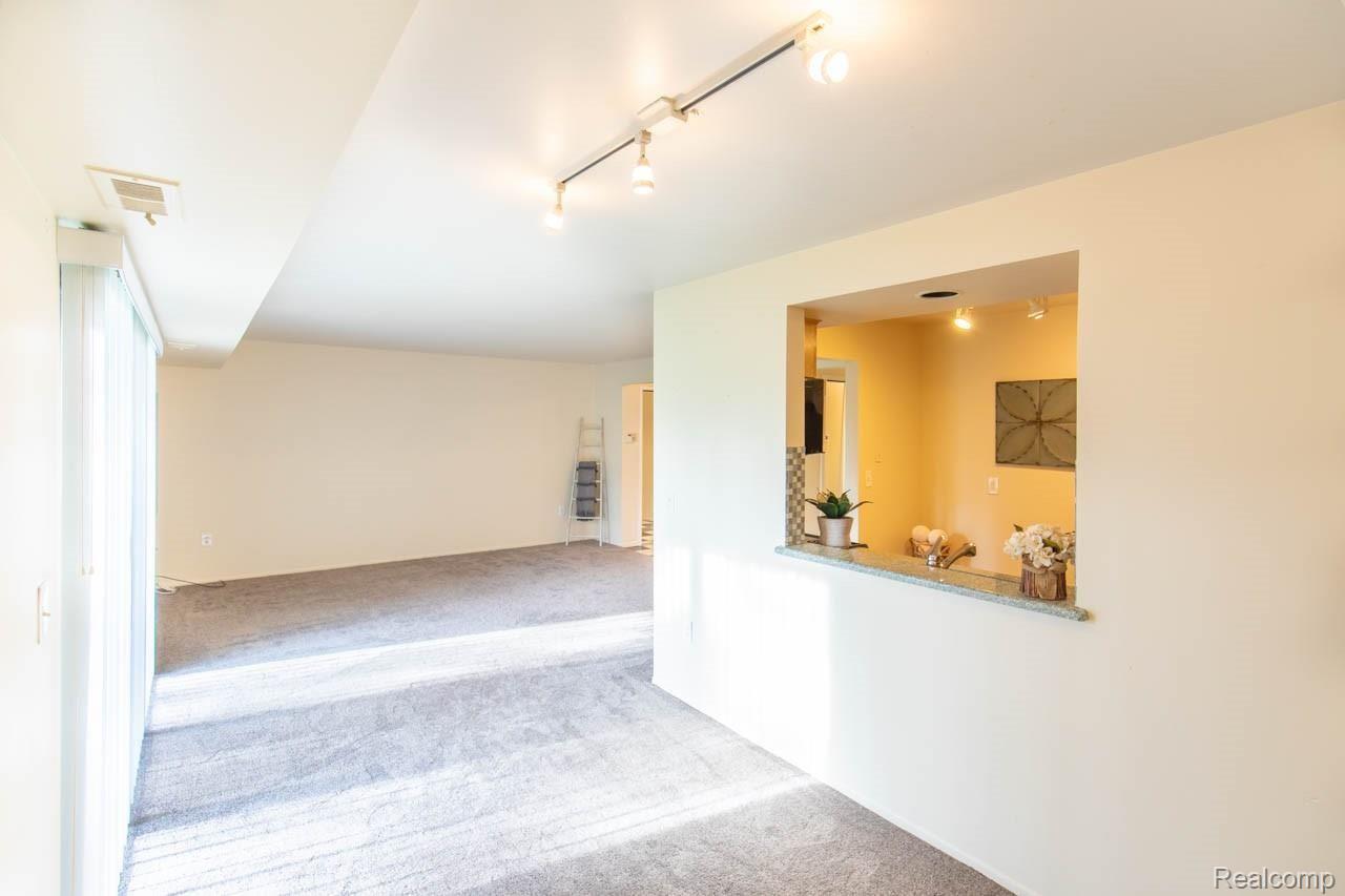 27334 Evergreen Road, Unit 21 Southfield, MI 48076 - Photo 7 of 20 Private dining room area