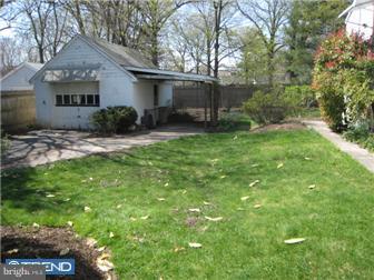 117 Spring Street Woodbury, NJ 08096 - Photo 3 of 12 Garage