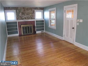117 Spring Street Woodbury, NJ 08096 - Photo 5 of 12 Living Room