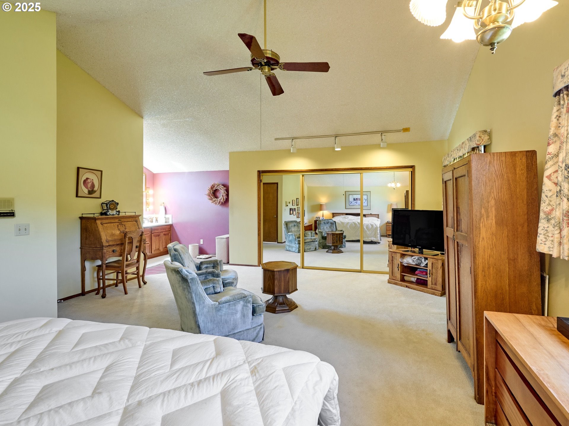 29275 Northeast Putnam Road Newberg, OR 97132 - Photo 12 of 46 Family Room