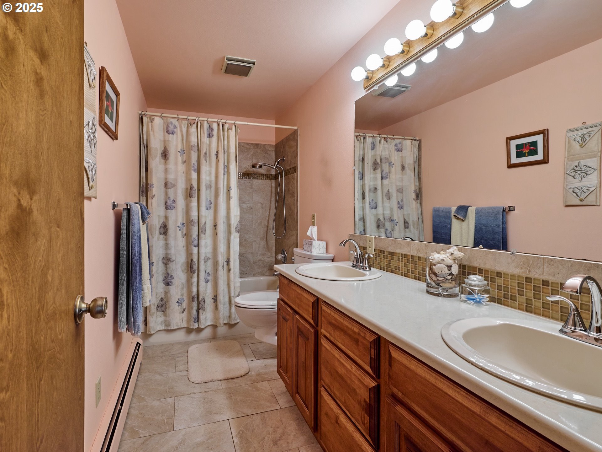 29275 Northeast Putnam Road Newberg, OR 97132 - Photo 19 of 46 Bathroom, Attached