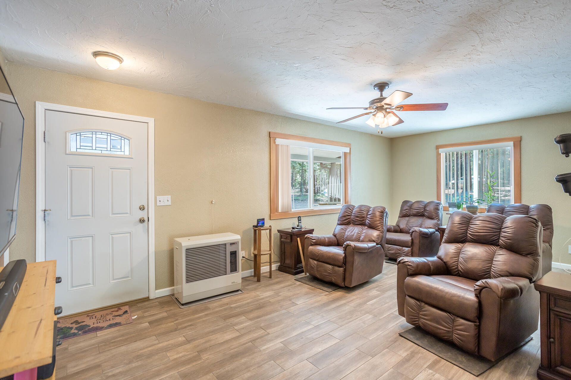 8381 Lost Mill Road Shingletown, CA 96088 - Photo 6 of 20 18 living room