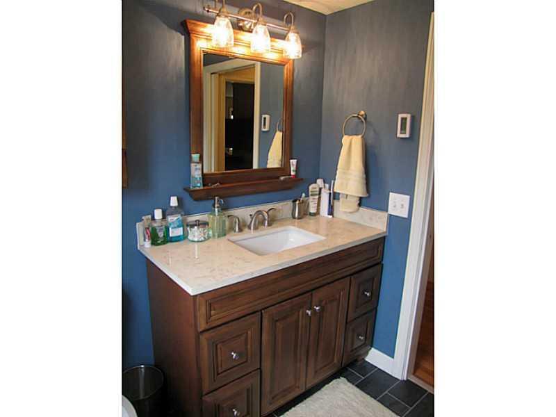 8 Pine Point Road Cape Elizabeth, ME 04107 - Photo 18 of 35 Bathroom.