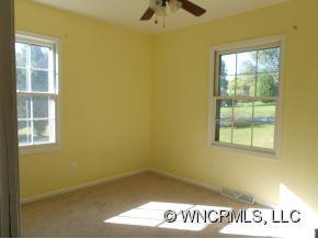810 Dana Road Hendersonville, NC 28792 - Photo 6 of 10 Gallery Image 6