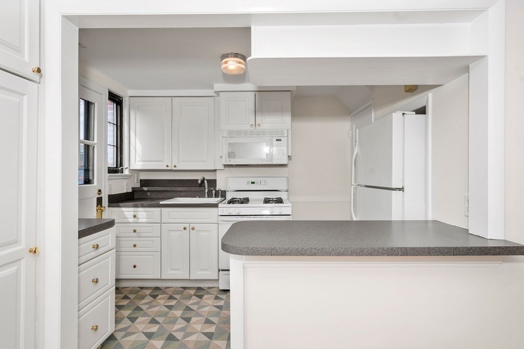 47 Pierce Road, Unit 47 Watertown, MA 02472 - Photo 13 of 35 Gallery Image 13