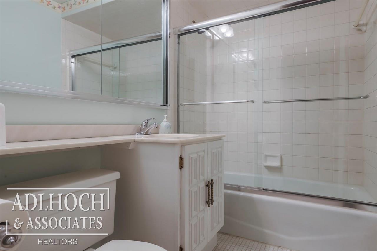 207 Ridge Road Grosse Pointe, MI 48236 - Photo 26 of 28 BATH #2 SECOND FLOOR