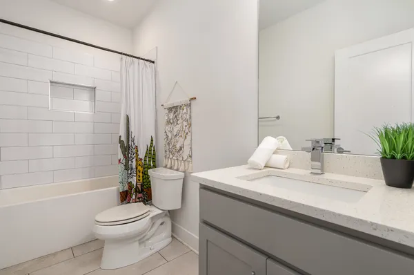 $3,995 | 115 B Elmhurst Avenue, Nashville, TN 37207