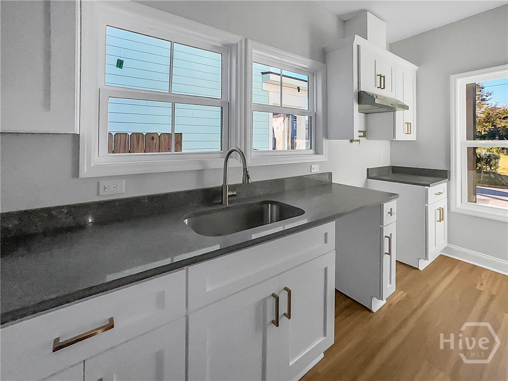 1612 Reynolds Street Savannah, GA 31401 - Photo 12 of 31 KITCHEN