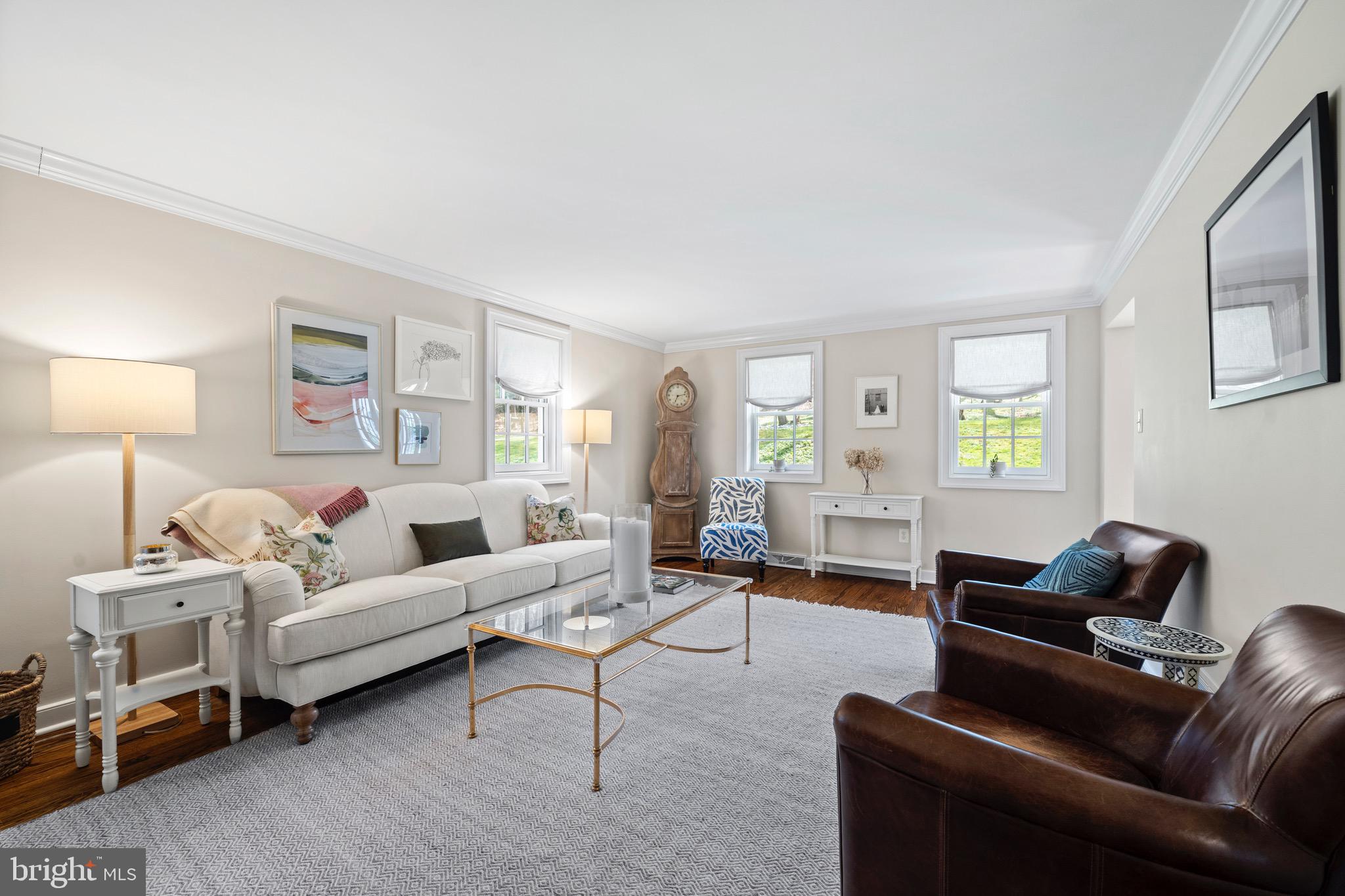 445 Upper Weadley Road Wayne, PA 19087 - Photo 13 of 36 Living Room