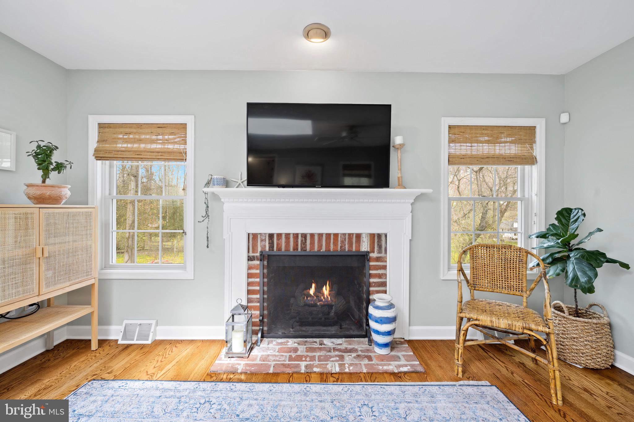 445 Upper Weadley Road Wayne, PA 19087 - Photo 21 of 36 Gas fireplace