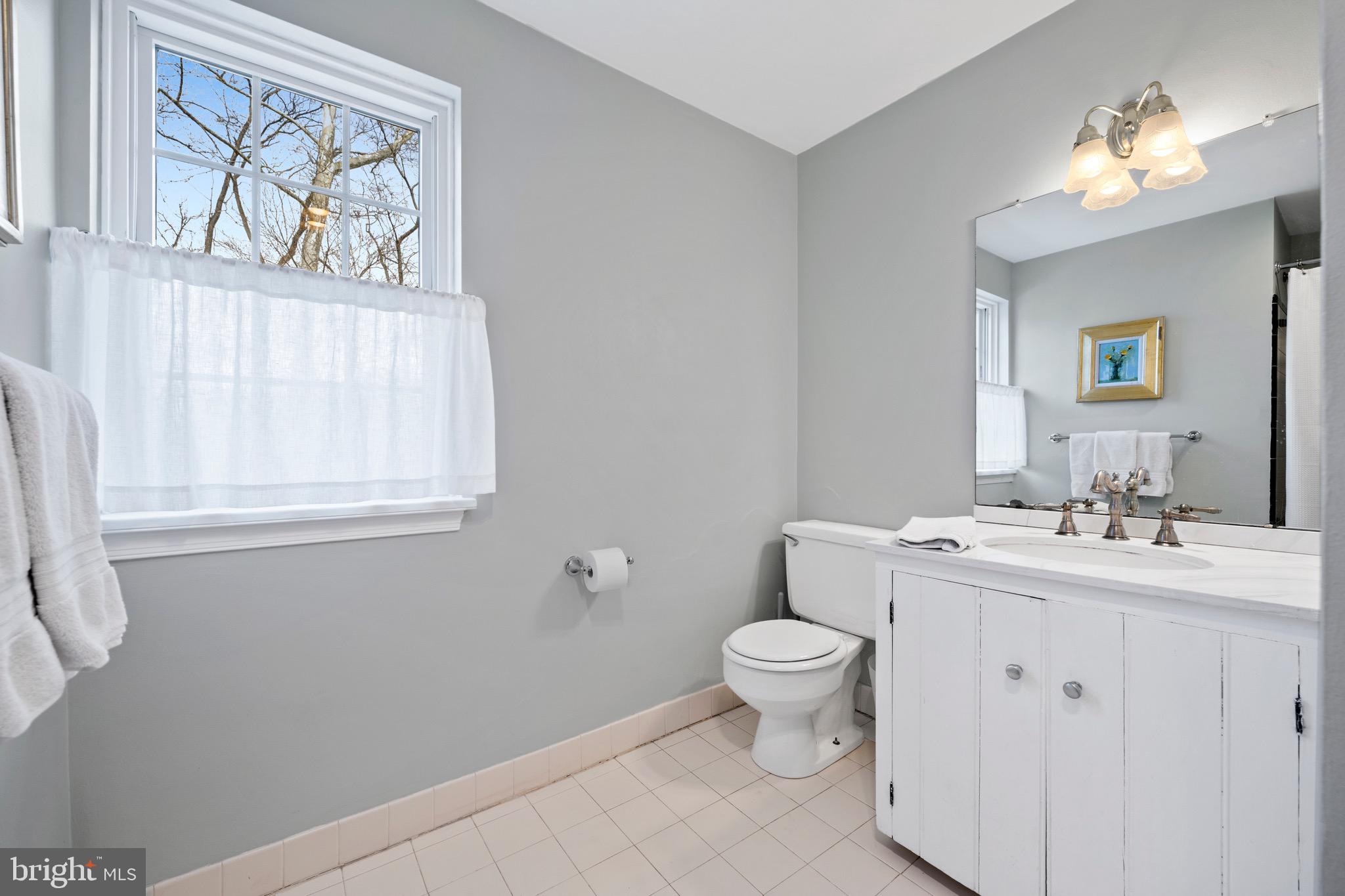 445 Upper Weadley Road Wayne, PA 19087 - Photo 33 of 36 2nd floor Hall Bath