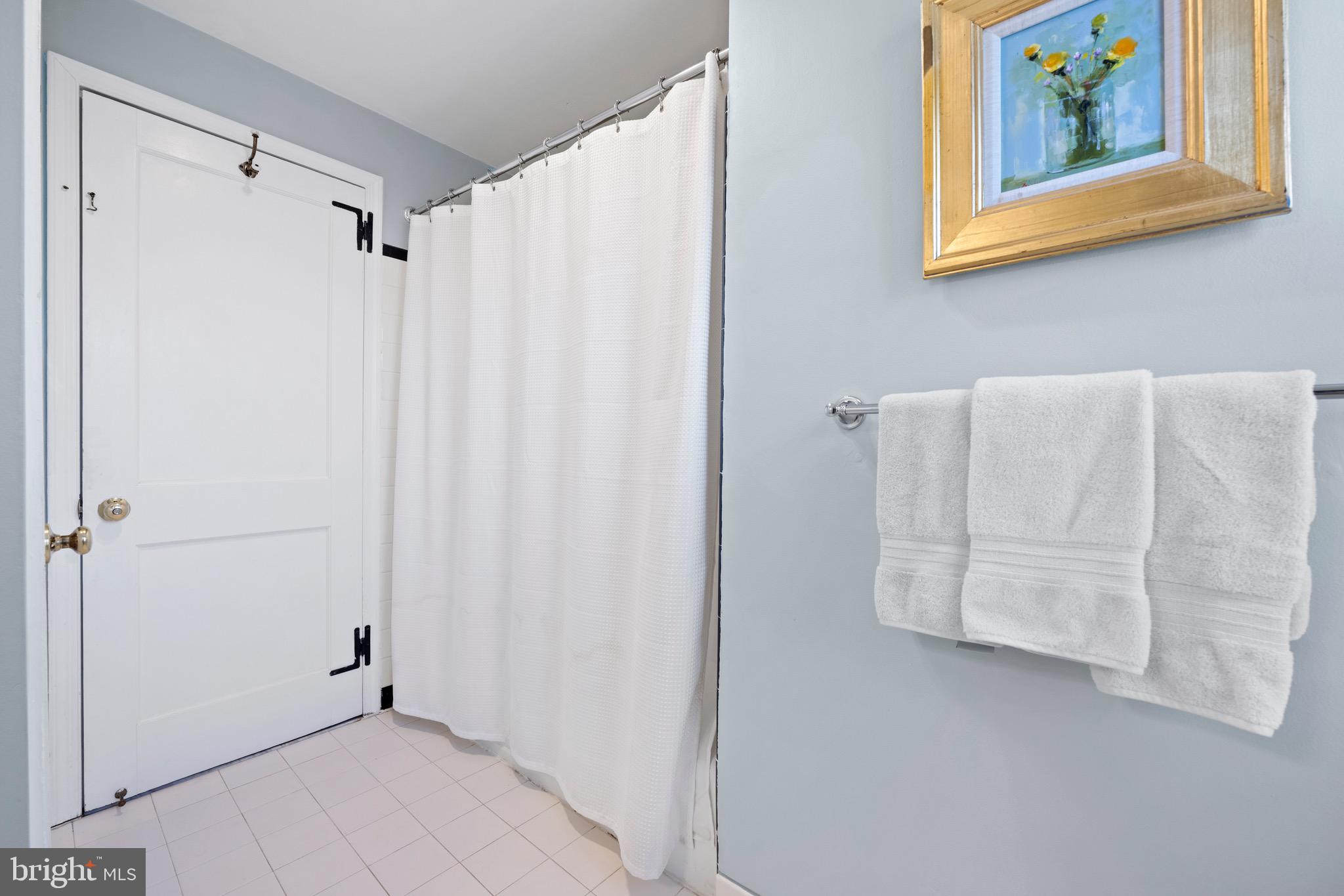 445 Upper Weadley Road Wayne, PA 19087 - Photo 34 of 36 Hall Bath w/Tub-shower