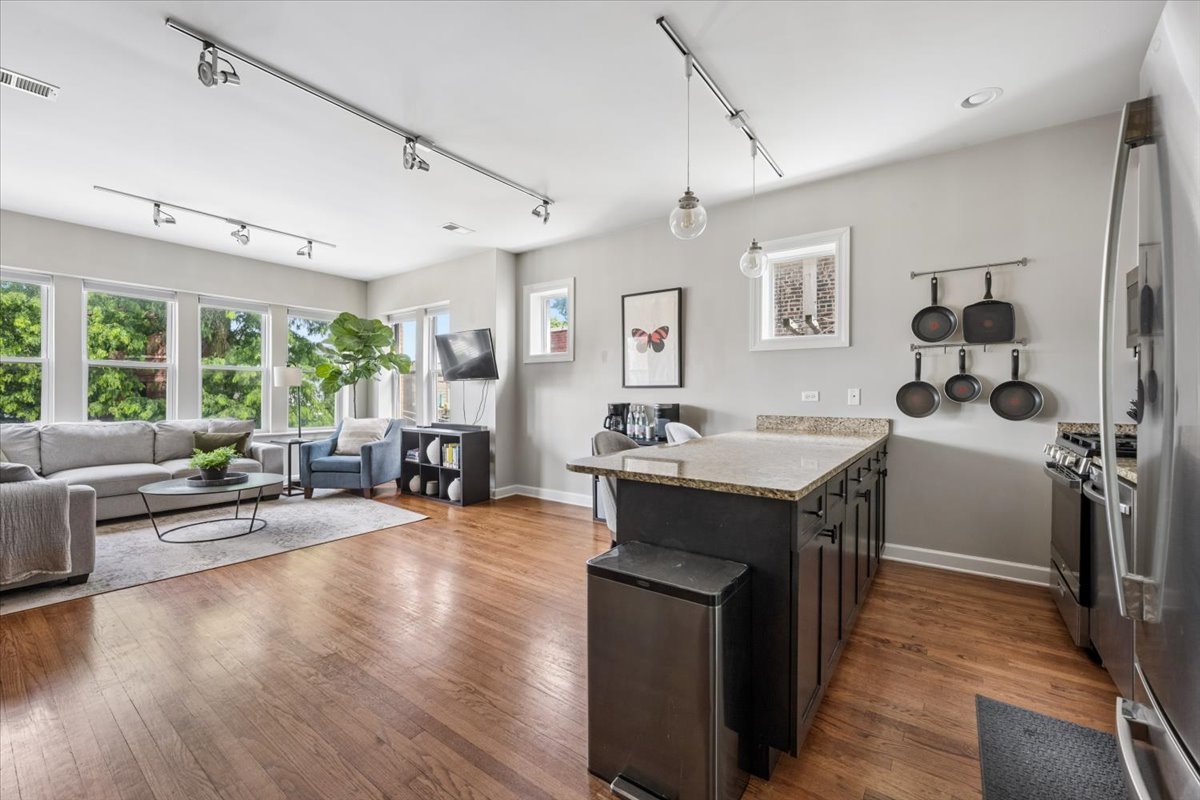 2114 North Spaulding Avenue, Unit 2 Chicago, IL 60647 - Photo 5 of 20