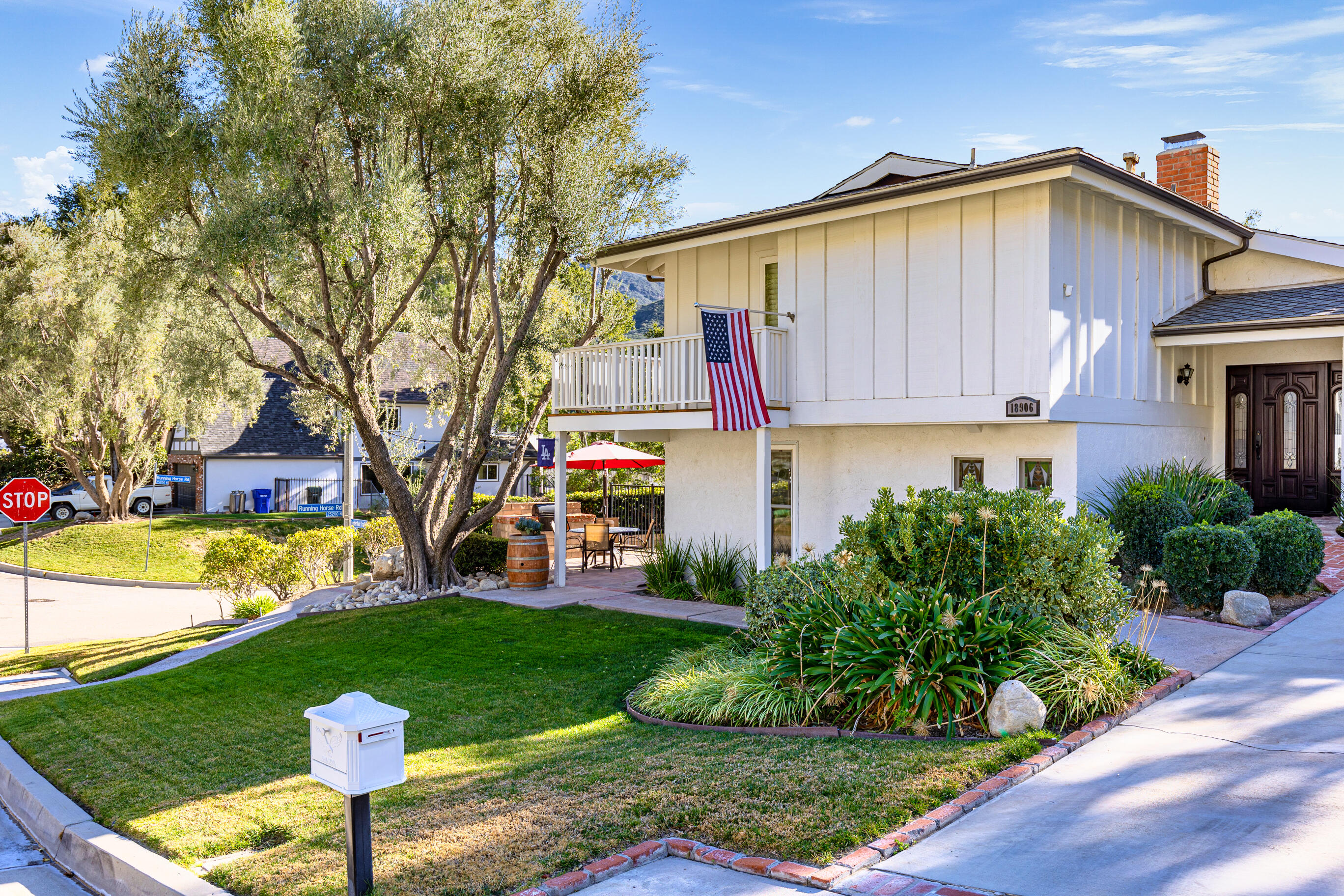 18906 Tenderfoot Trail Road Newhall, CA 91321 - Photo 3 of 67 6Y9A0069